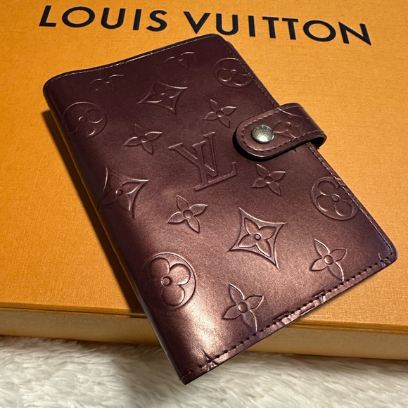 Louis Vuitton Other - 💫 Louis Vuitton RARE Matte Vernis Violet/Purple Leather PM Agenda!!